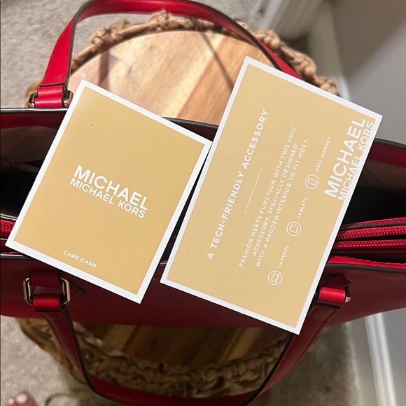 Michael Kors Jet Set Tote - Picture 8 of 10